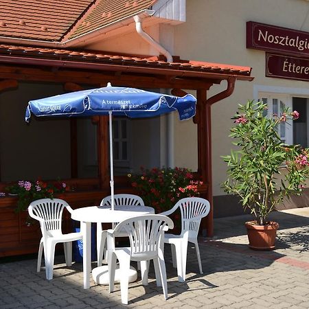Nosztalgia Hotel Balatonszarszo Esterno foto