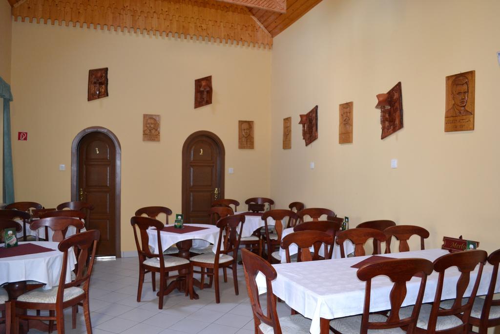 Nosztalgia Hotel Balatonszarszo Esterno foto