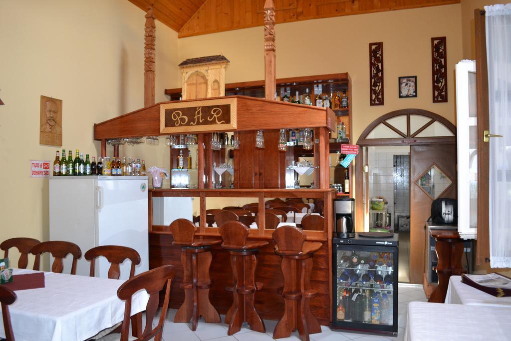 Nosztalgia Hotel Balatonszarszo Esterno foto